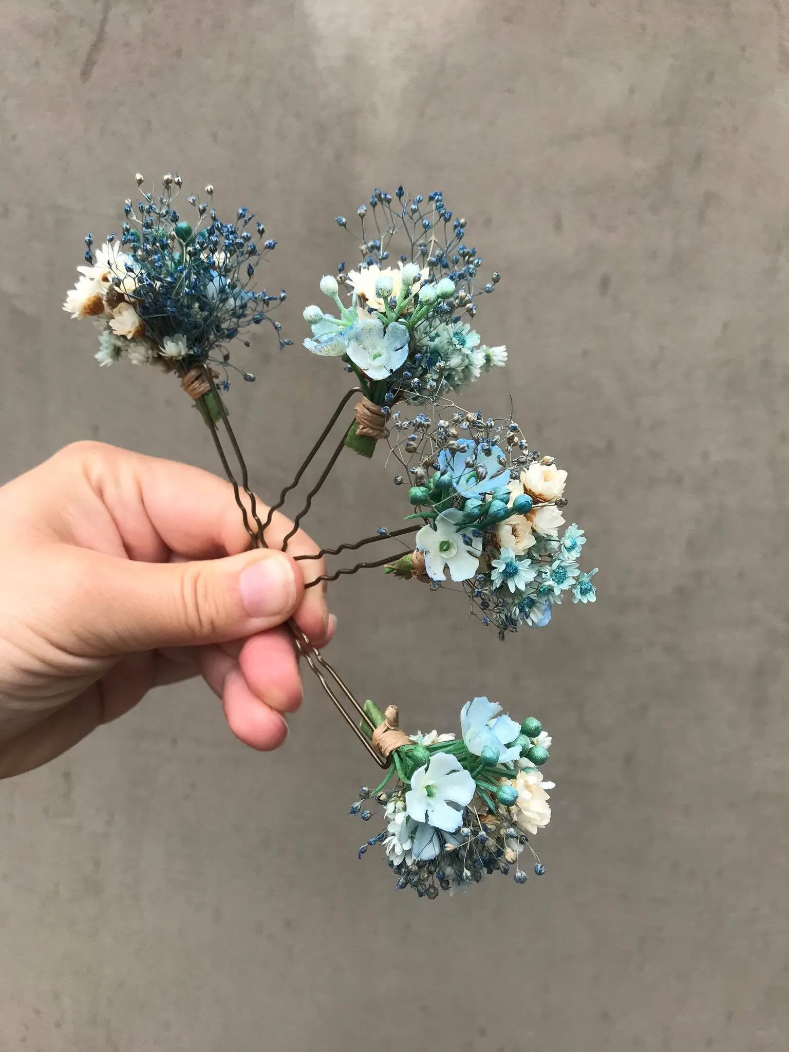 Blue and white flower hairpins Dried flower bridal hair pins Wedding floral accessories White hair pins Magaela accessories Bridal accessories