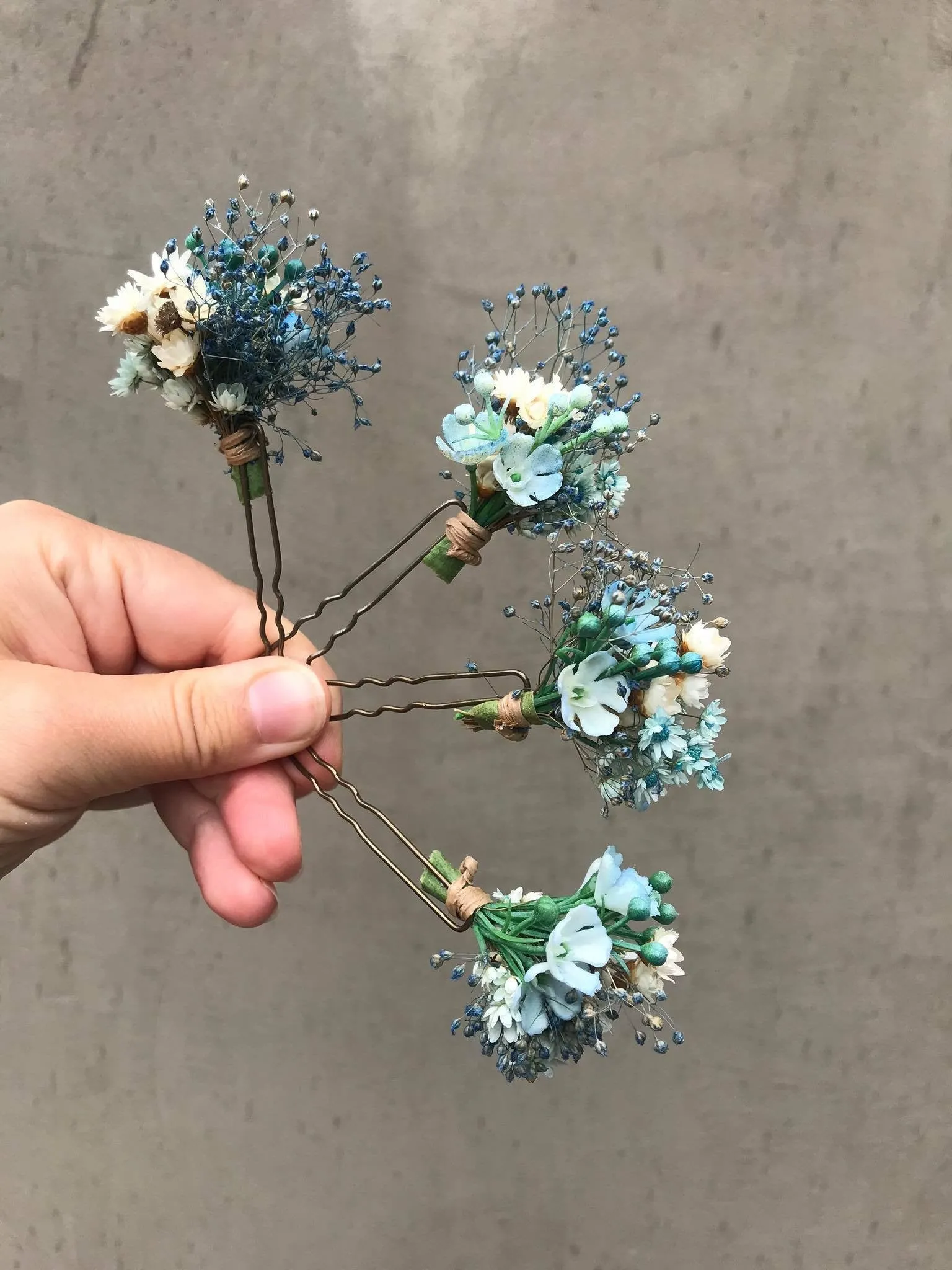 Blue and white flower hairpins Dried flower bridal hair pins Wedding floral accessories White hair pins Magaela accessories Bridal accessories