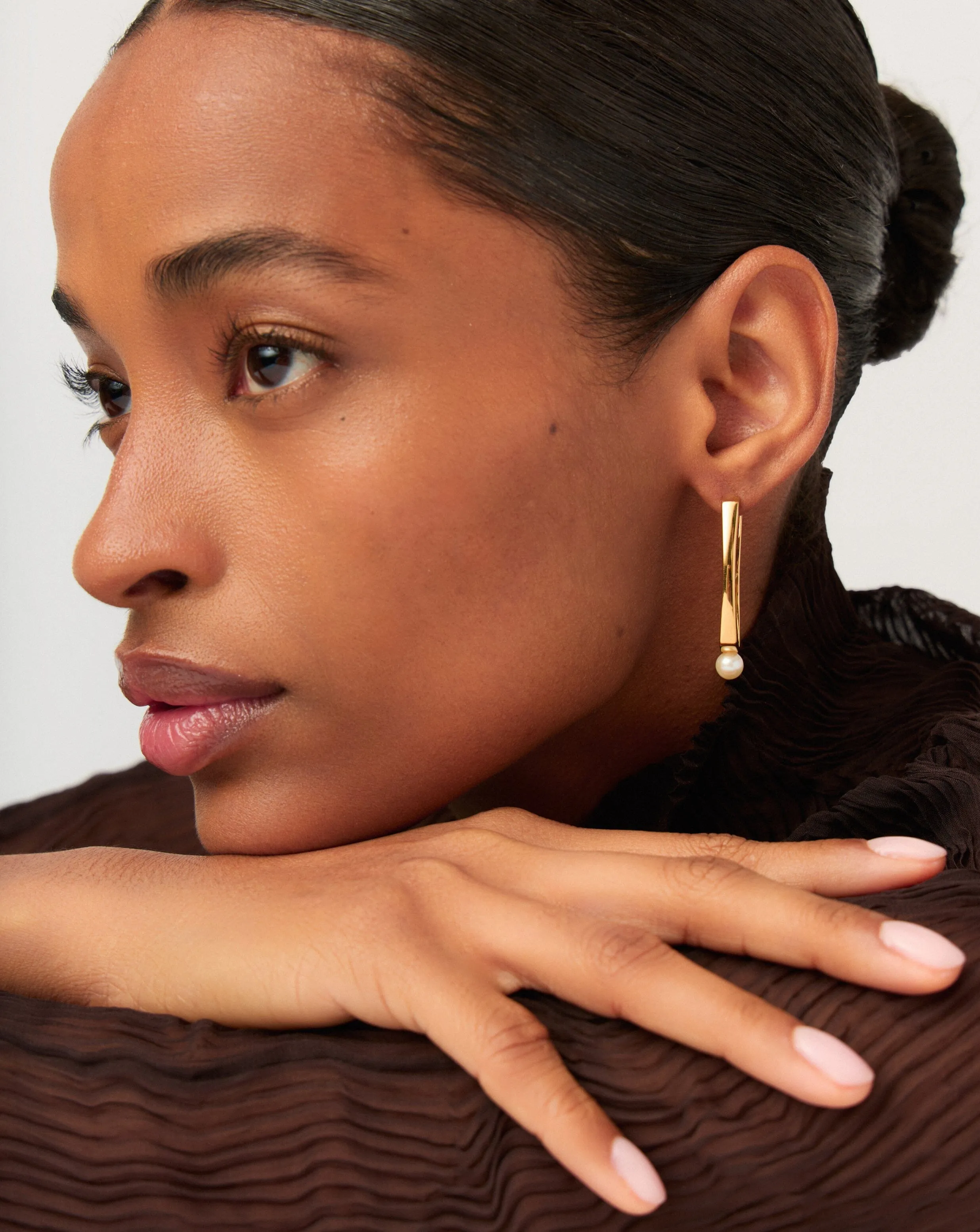 Button Pearl Ovate Hoop Earrings | 18k Gold Plated/Pearl