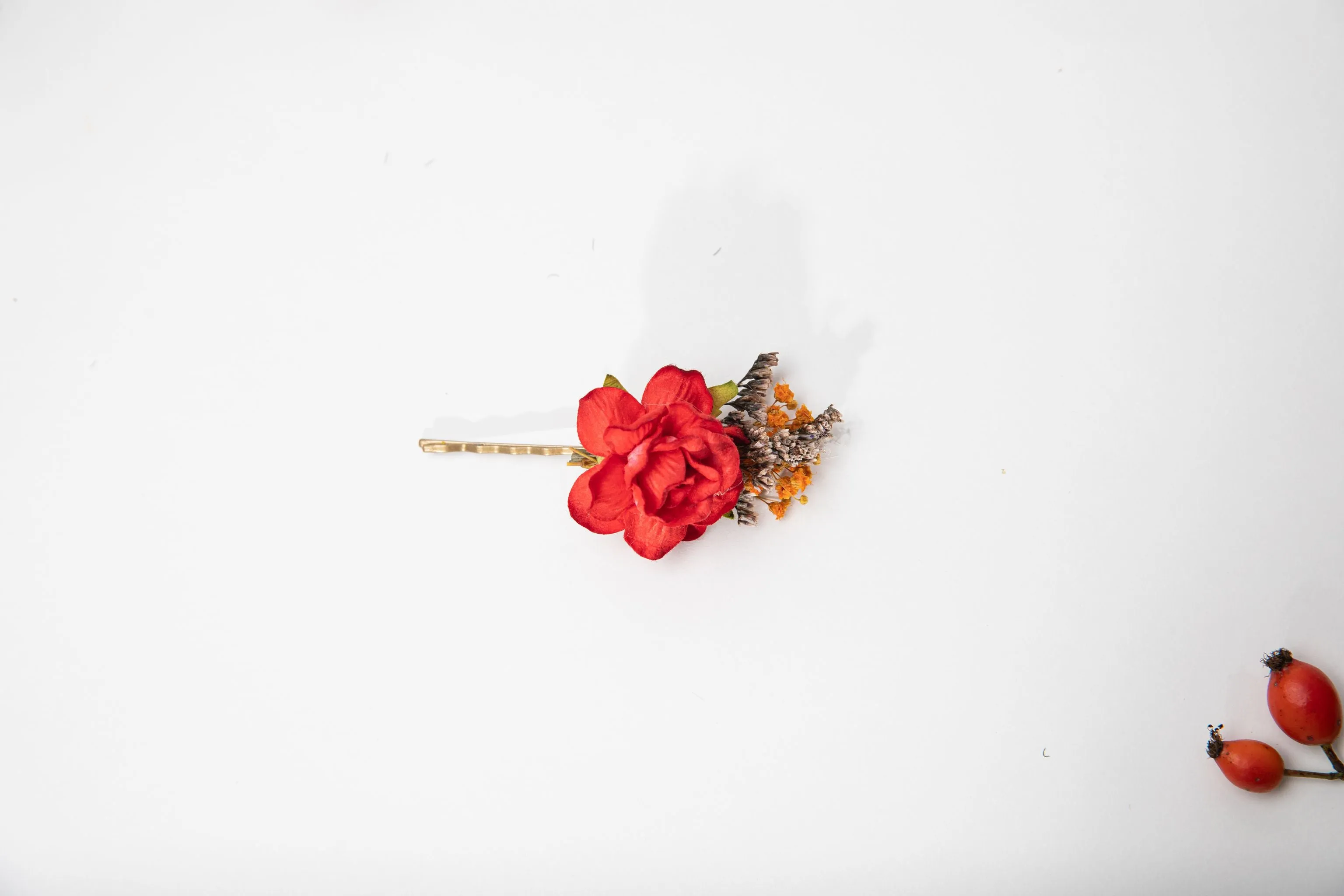 Frida flower hairpins Bobby pins Flower hair jewellery Customisable hair clips Wedding accessories Magaela jewellery Hairstyle for bride